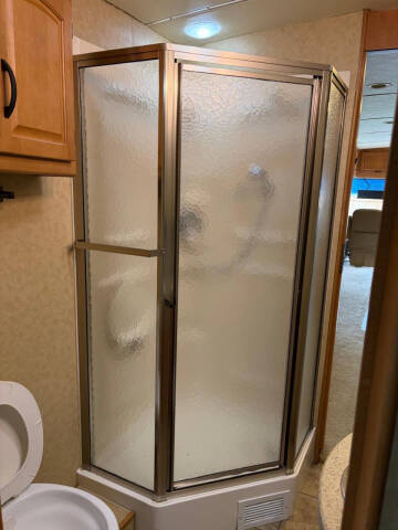 2008 Winnebago Adventurer