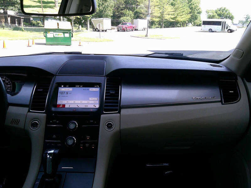 2016 Ford Taurus SEL