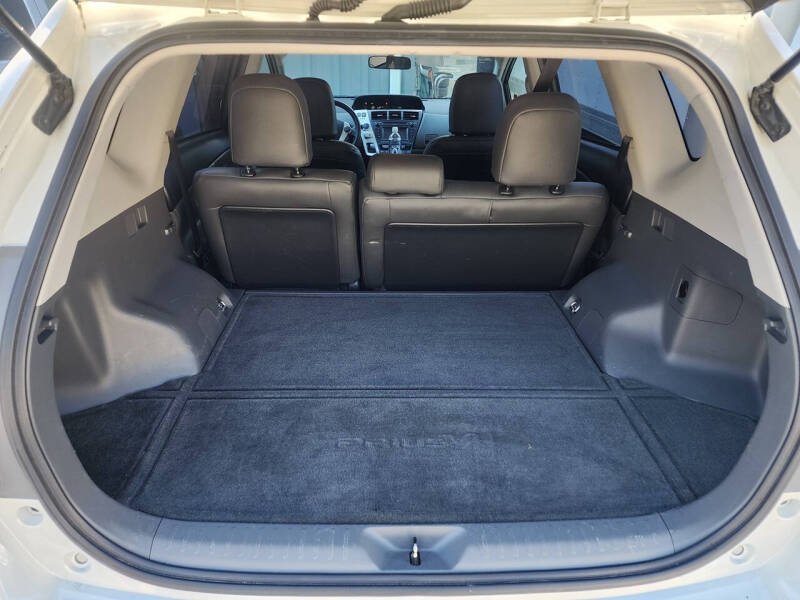 2014 Toyota Prius v Two