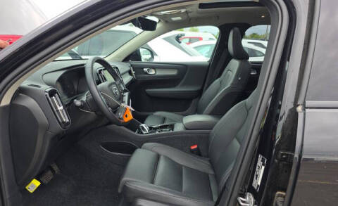 2025 Volvo XC40 B5 Plus Dark Theme