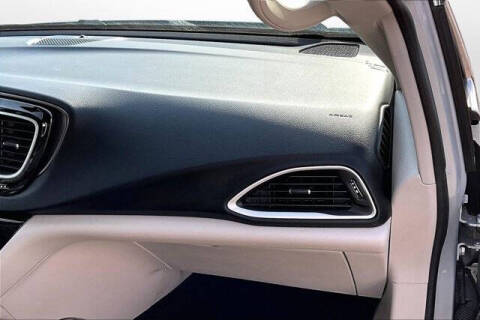 2022 Chrysler Voyager LX