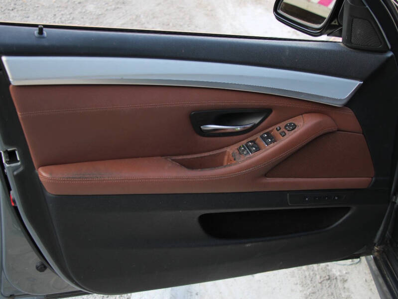 2011 BMW 5 Series 550i xDrive