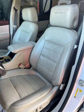 2017 GMC Acadia Denali