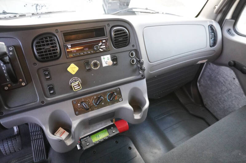 2018 Freightliner M2 106