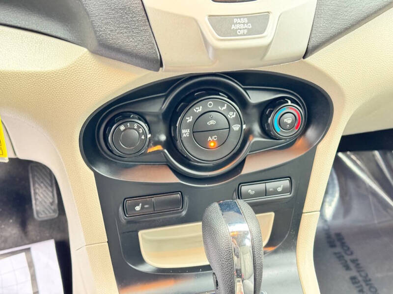 2013 Ford Fiesta SE