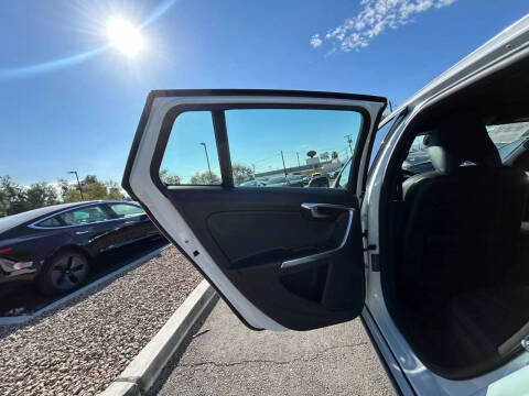 2016 Volvo V60 T5 Drive-E Platinum