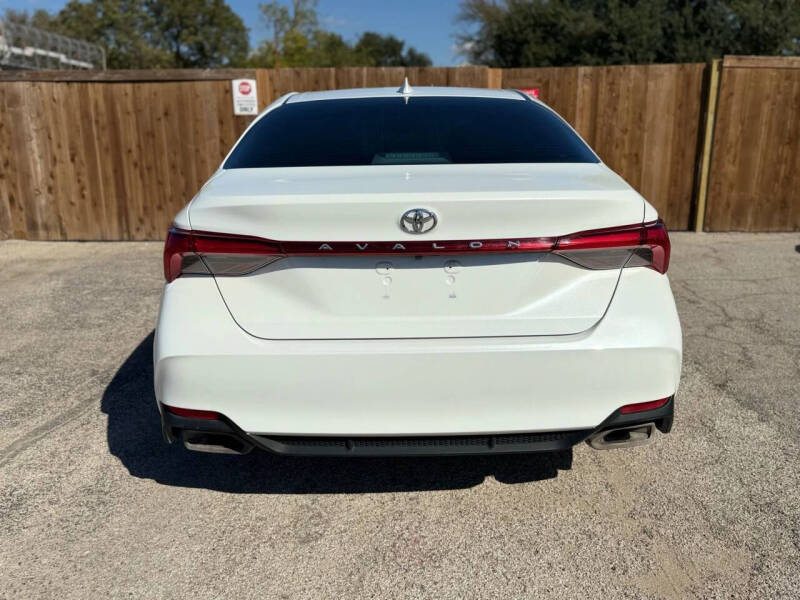 2021 Toyota Avalon XLE