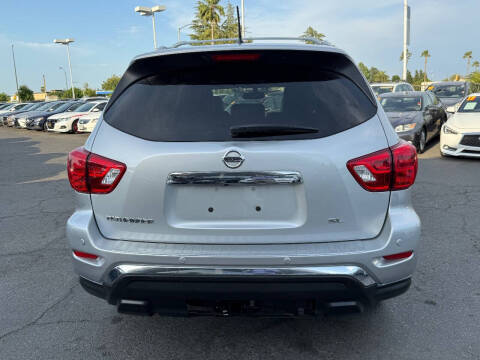 2017 Nissan Pathfinder SL