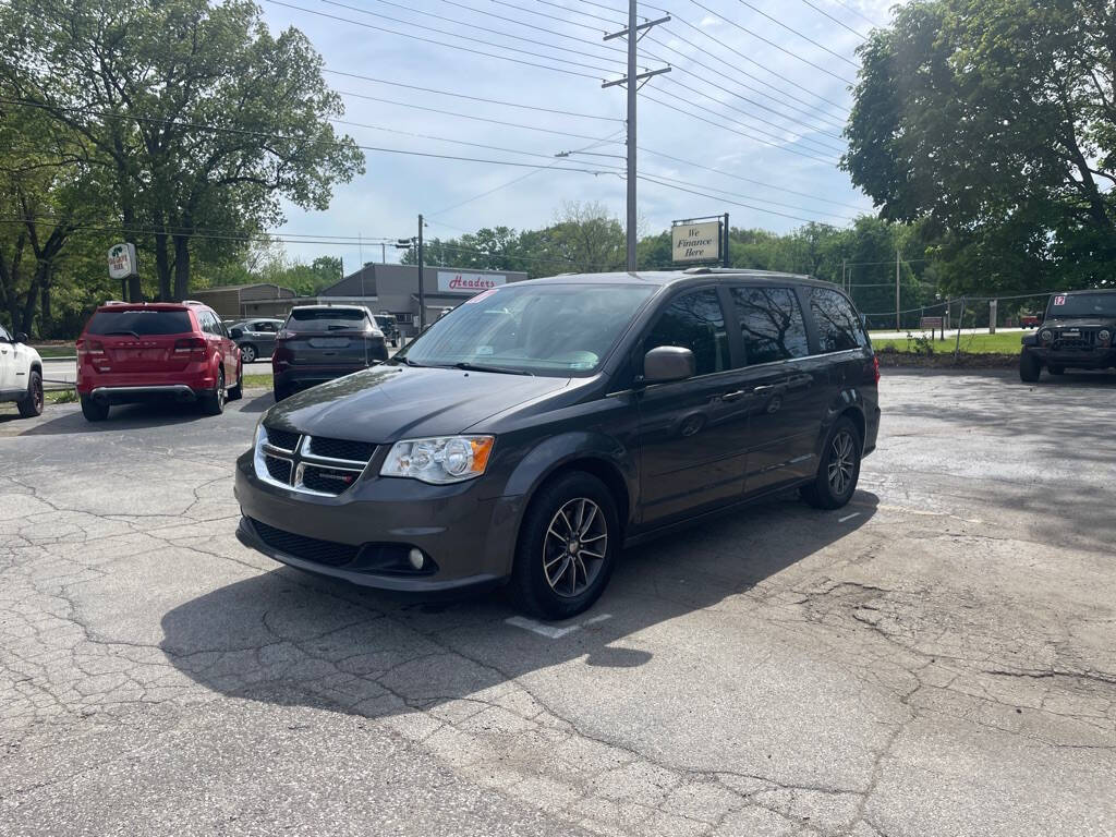 Gray 2017 Dodge Grand Caravan SXT SXT 4dr Mini-Van 1