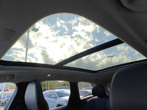 2025 Volvo XC60 B5 Core Dark Theme