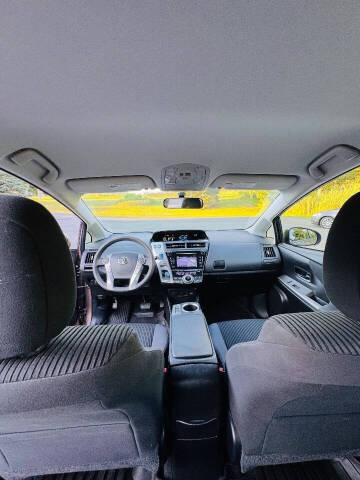 2015 Toyota Prius v Four