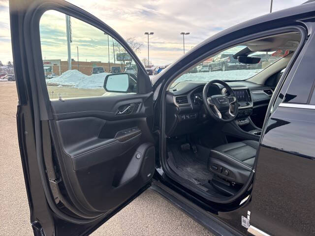 2023 GMC Acadia Denali