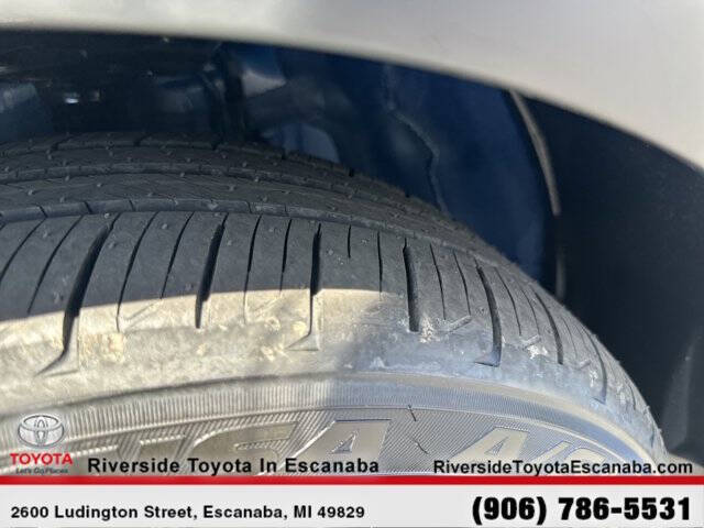 2025 Toyota Prius LE