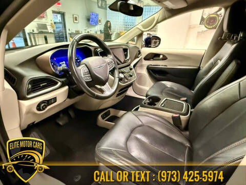 2017 Chrysler Pacifica Touring-L Plus