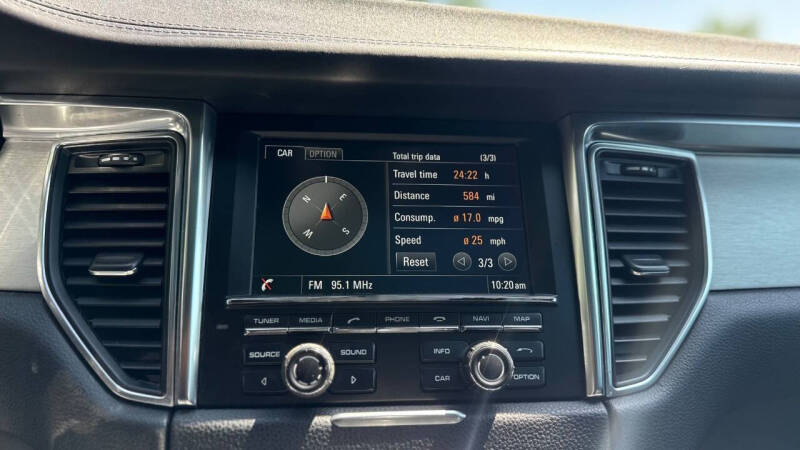 2015 Porsche Macan Turbo