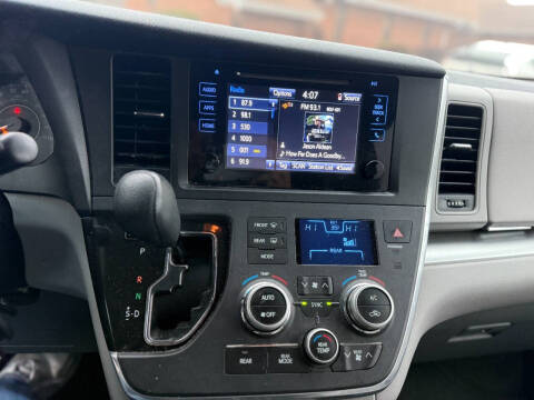 2017 Toyota Sienna LE 8-Passenger