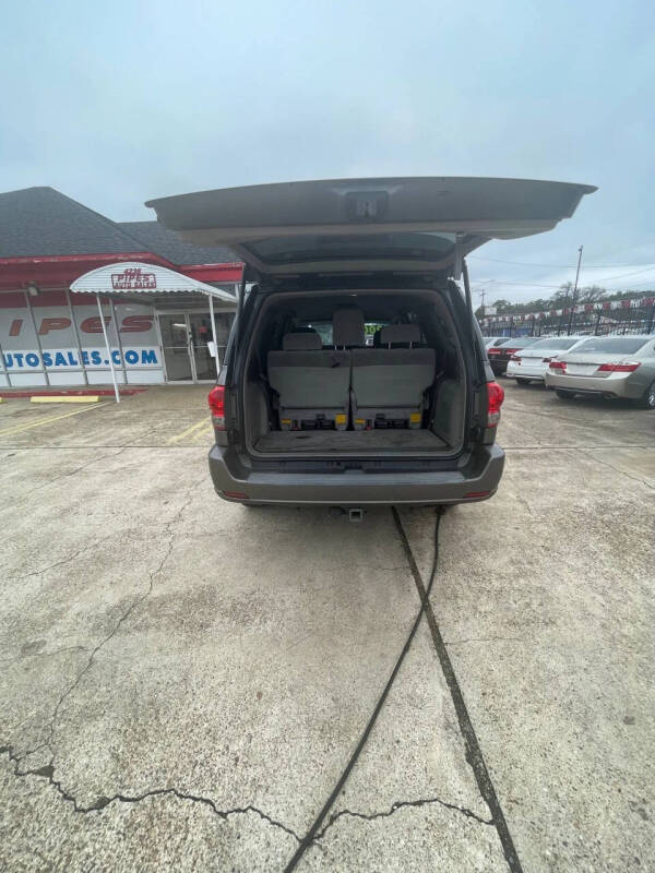 2005 Toyota Sequoia SR5