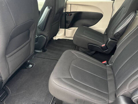 2024 Chrysler Voyager LX