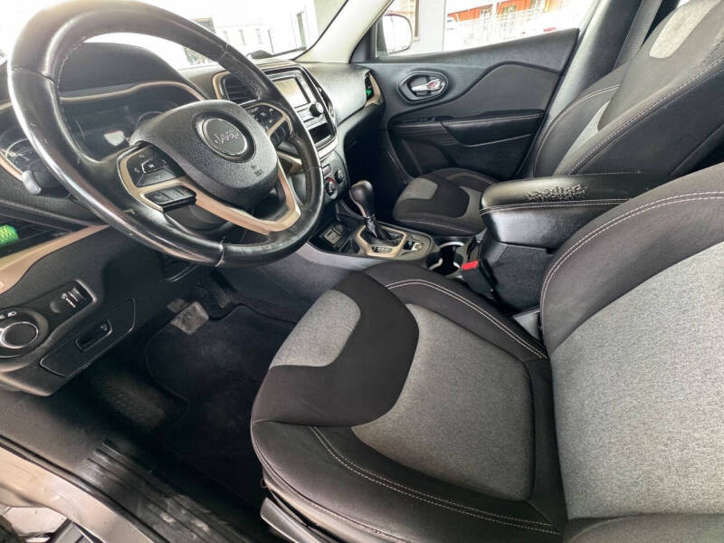 2015 Jeep Cherokee Sport