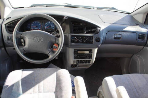 2002 Toyota Sienna LE