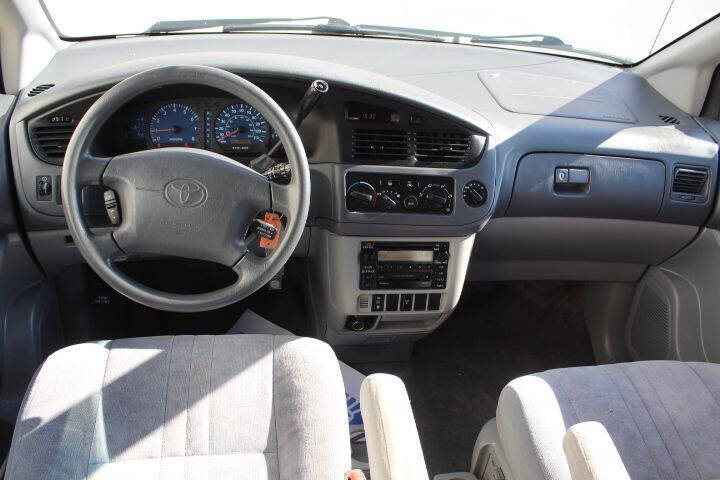 2002 Toyota Sienna LE