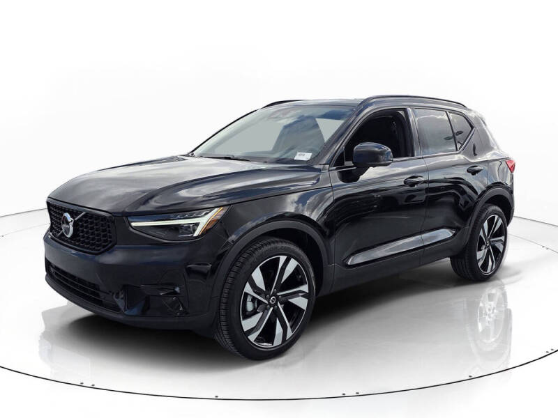 2026 Volvo XC40 B5 Plus