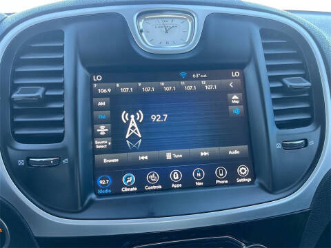 2022 Chrysler 300 Touring L