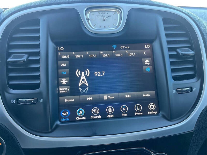 2022 Chrysler 300 Touring L