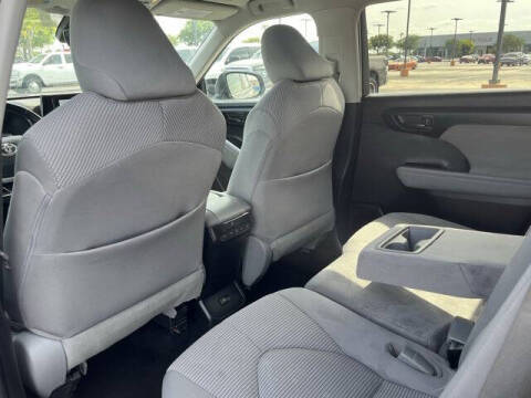 2023 Toyota Highlander LE