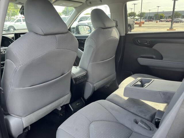 2023 Toyota Highlander LE