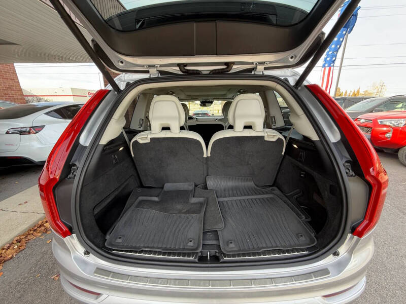 2017 Volvo XC90 T6 Momentum