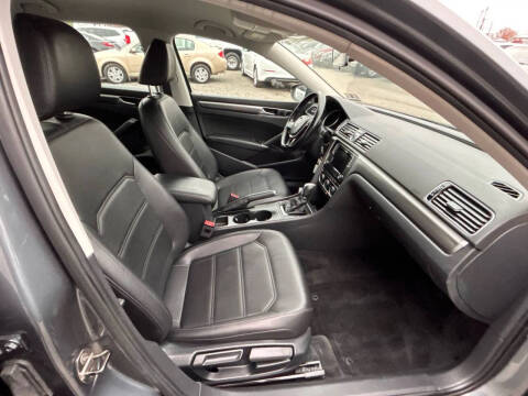 2017 Volkswagen Passat 1.8T R-Line