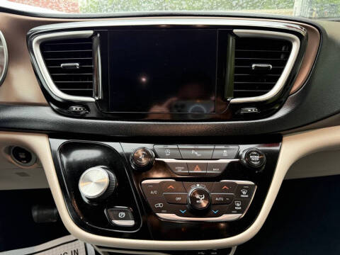 2017 Chrysler Pacifica Touring Plus