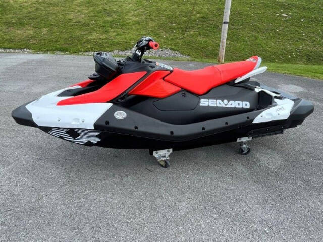 Sea-Doo Spark Trixx 3 Up Image