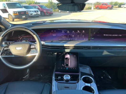 2025 Cadillac Escalade IQ Luxury 2