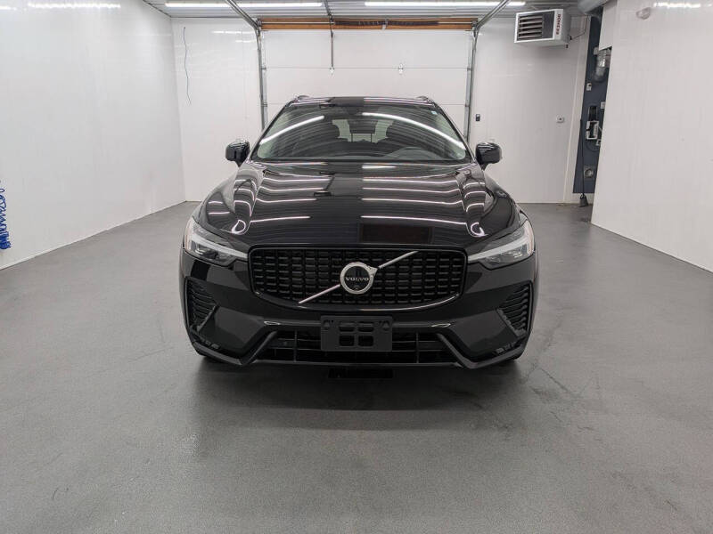 2024 Volvo XC60 B5 Plus Dark Theme