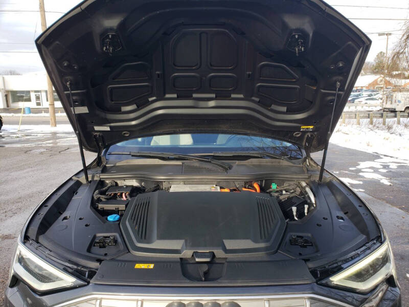 2019 Audi e-tron quattro Prestige