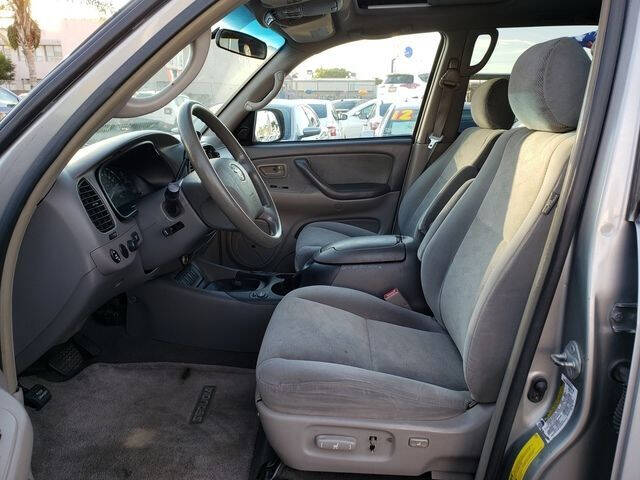 2005 Toyota Sequoia SR5