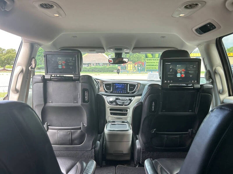 2017 Chrysler Pacifica Touring-L Plus