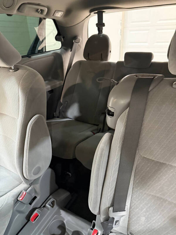 2017 Toyota Sienna LE 8-Passenger