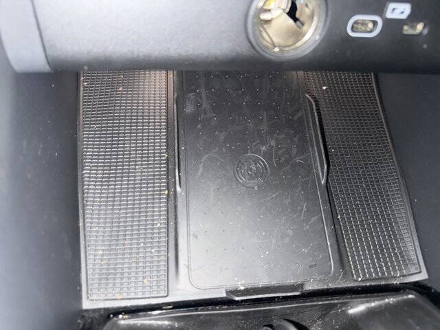 2025 Volvo XC40 B5 Ultra Dark Theme