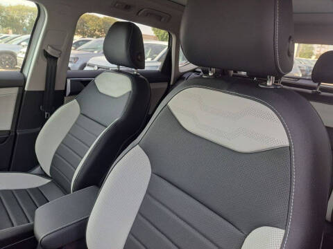 2025 Volkswagen Taos SEL 4Motion