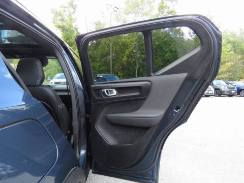 2022 Volvo XC40 T5 R-Design