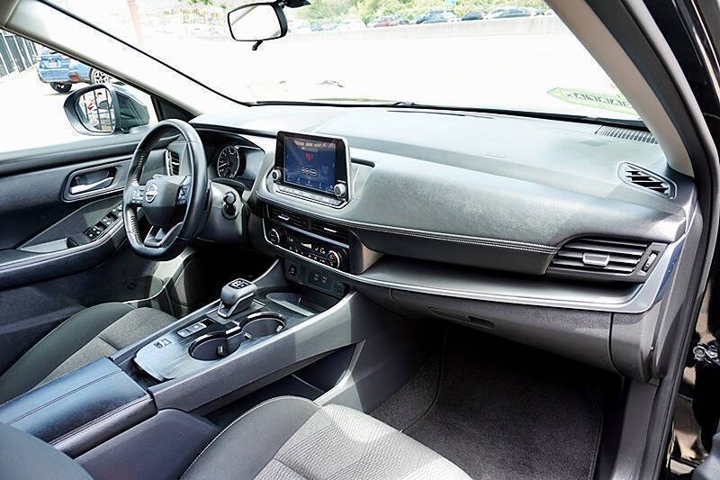 2025 Nissan Rogue SV