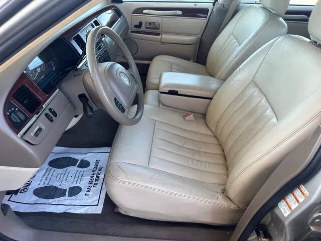 2004 Lincoln Town Car Signature