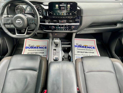 2022 Nissan Pathfinder SL