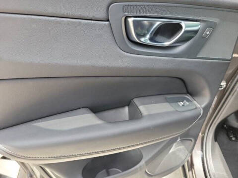 2024 Volvo XC60 Recharge T8 Ultimate Dark Theme