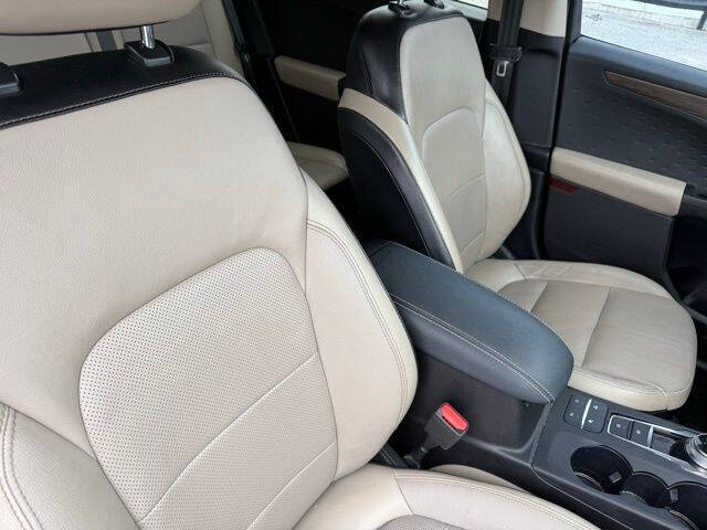 2020 Ford Escape Titanium