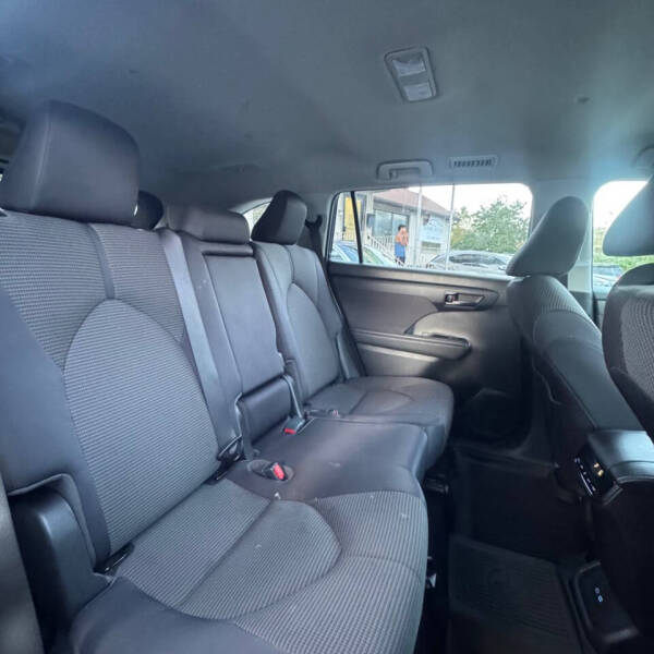 2022 Toyota Highlander LE