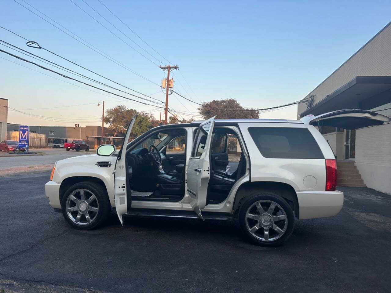 2008 Cadillac Escalade for sale at Sarenco Auto Inc in Dallas, TX